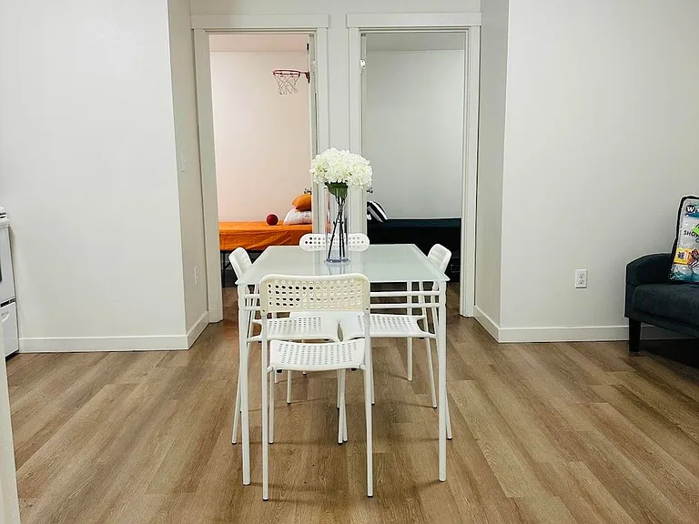 Radian Apartments — Photo 33