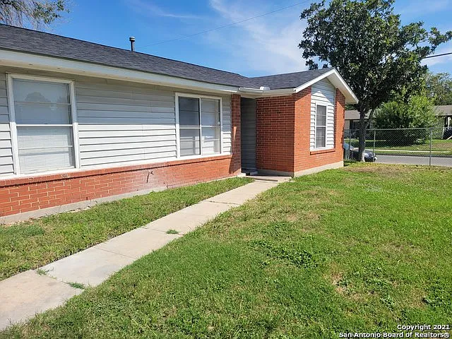3 bed, 2.0 bath, 1117 sqft, $1,195 — Photo 3