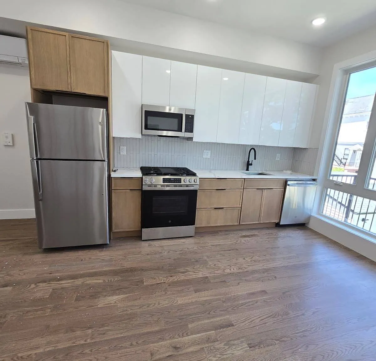 2 bed, $2,400 — Photo 2