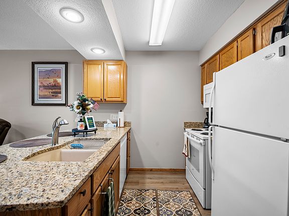 5th image of 437 Notch Ln APT 5