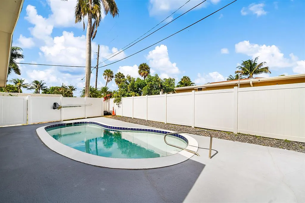 SE 17th St, Deerfield Beach — Photo 2