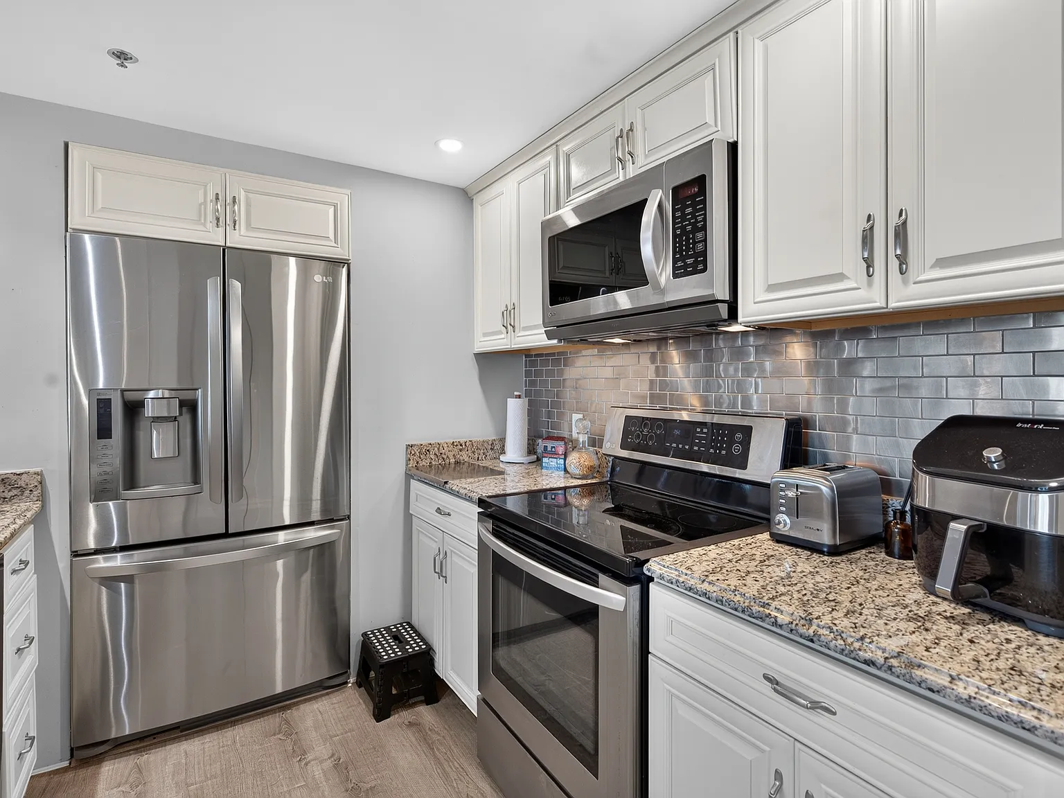 2 bed, 983 sqft, $4,500 — Photo 3
