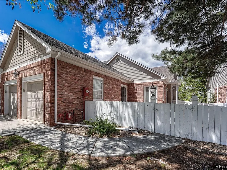 9885 Greensview Cir — Photo 1
