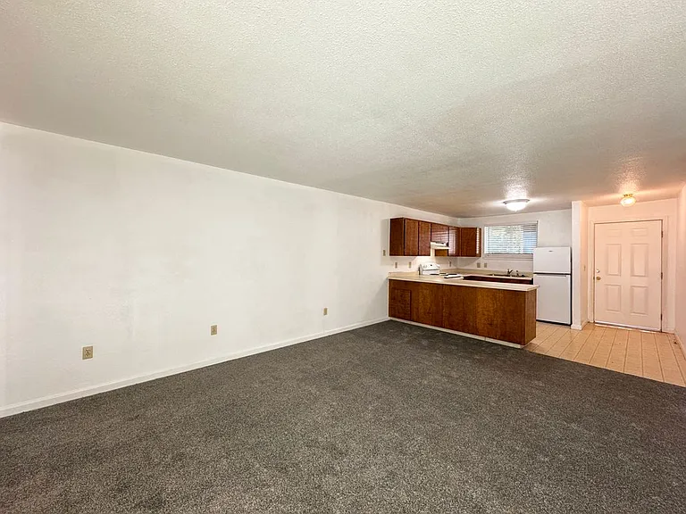 2148 Primrose Dr #4 — Photo 5