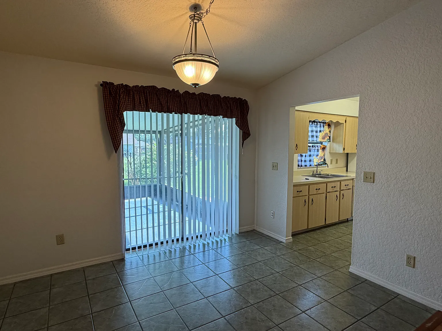 2 bed, 1248 sqft, $1,375 — Photo 2