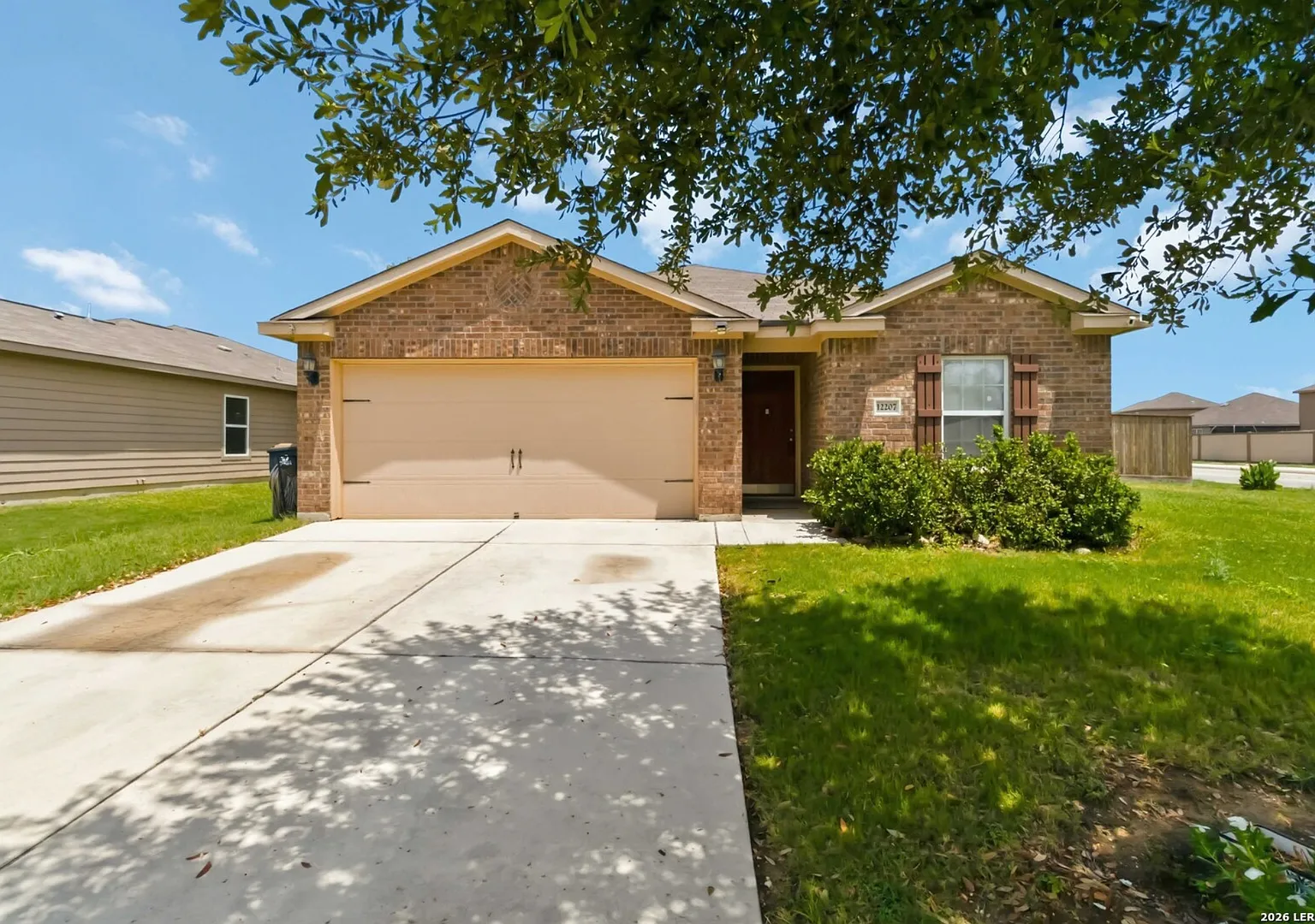 Beautiful 3-Bedroom, Single Story Home In Luckey Ranch — Photo 4
