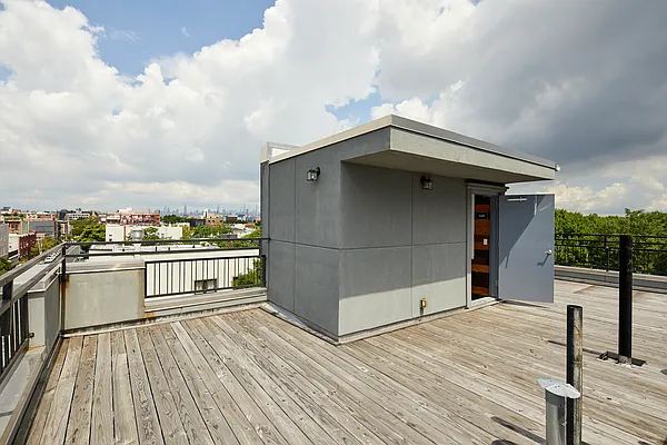 Rented by Venn NY Inc | media 37