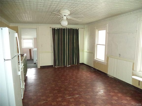 5th image of 906 Park St