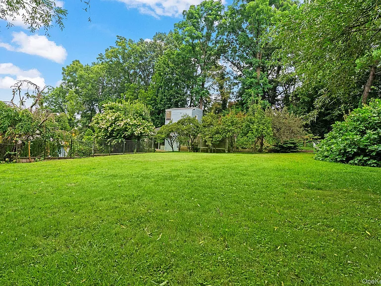 13 Whitney Cir — Photo 37