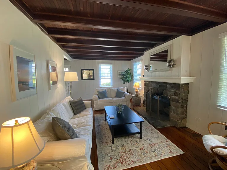629 E Main Rd — Photo 12