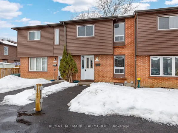 3219 Stockton Dr, Ottawa, ON K1T 1S3