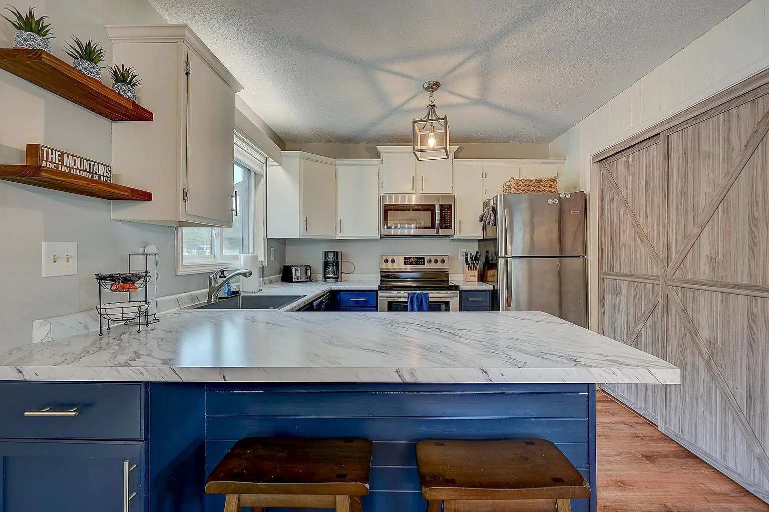 3 bed, 1.5 bath, 1364 sqft, $2,700 — Photo 3