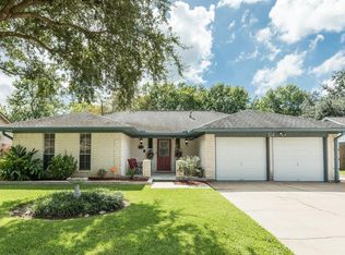 514 Lotus St, Lake Jackson, TX 77566