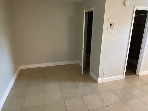 5th image of 605 N Federal Hwy #11265196