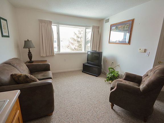 3rd image of 110 4th St NE #100
