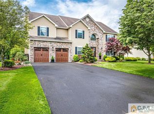 3 Arlene Dr, Monroe Township, NJ 08831