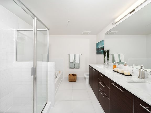 5th image of 1190 Washington St #620