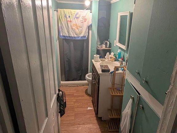 3rd image of 728 Durham St