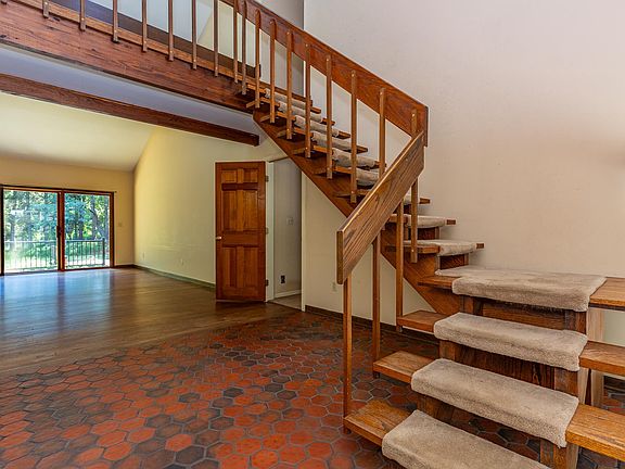 5th image of 180 Elbow Ln