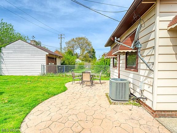 4th image of 14527 Orchard Park Ave
