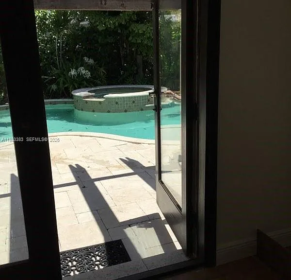 8927 Hawthorne Ave — Photo 13