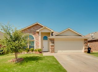 8329 Edgepoint Trl, Hurst, TX 76053