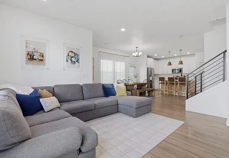 9747 N Ashgrove Ln — Photo 7