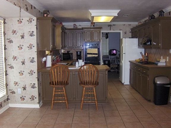 3rd image of 17444 Thelma Dr