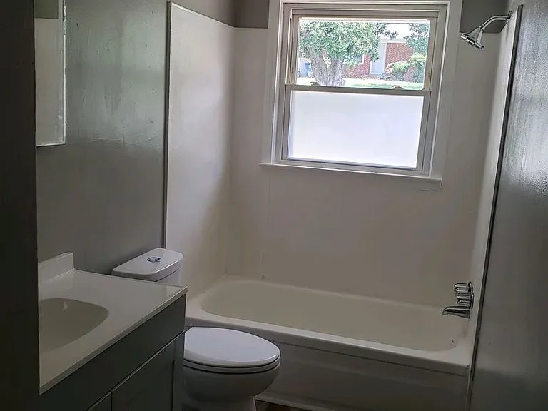 866 Rankin St — Photo 8