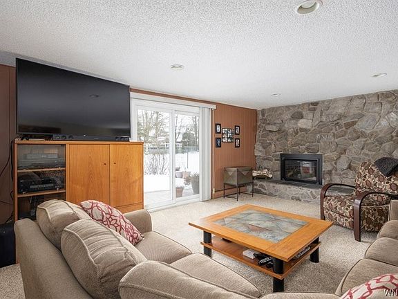 4th image of 361 Countryside Ln