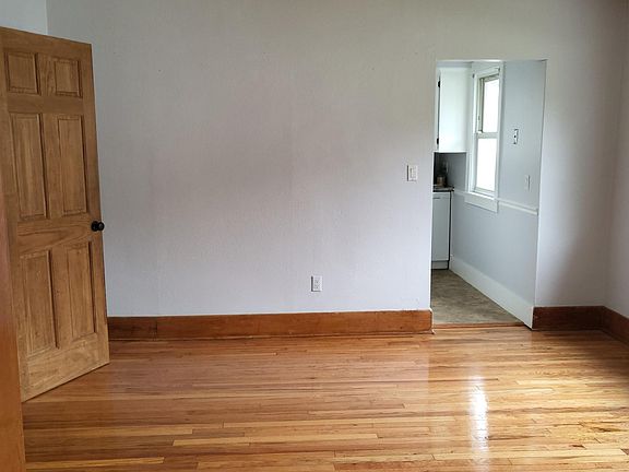 3rd image of 323 Alice St
