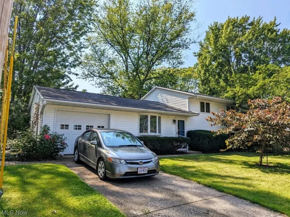 5029 Oakview Dr, Vermilion, OH 44089