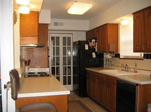5th image of 2137 Lasalle Ave