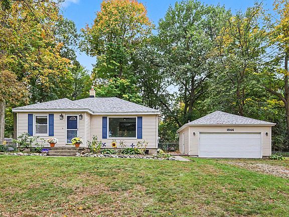2nd image of 1544 Bauer Rd
