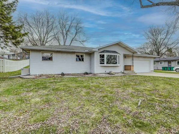 5911 Badger St, Mc Farland, WI 53558