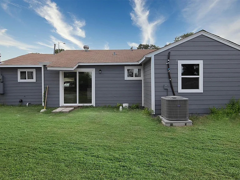 3205 Stallings Dr — Photo 6