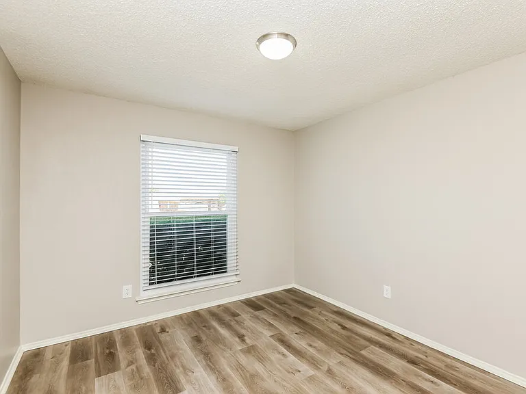 216 Rosewood Ln — Photo 13