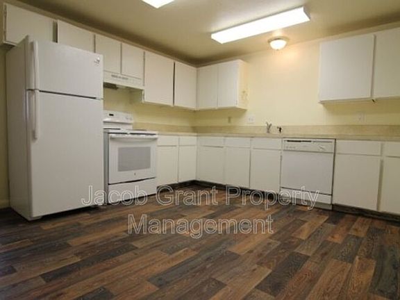 2nd image of 1380 E Poplar St Unit D