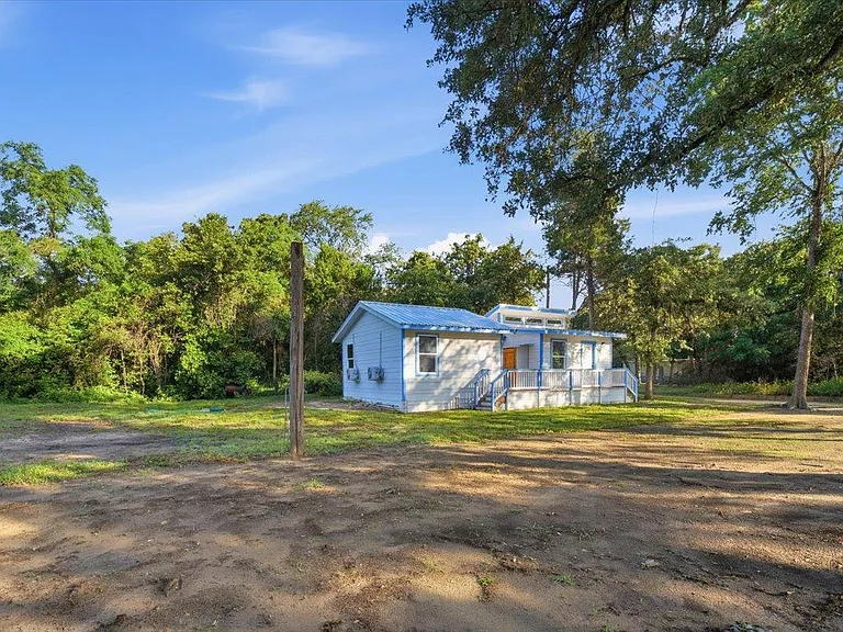 877 Yaupon Dr — Photo 25