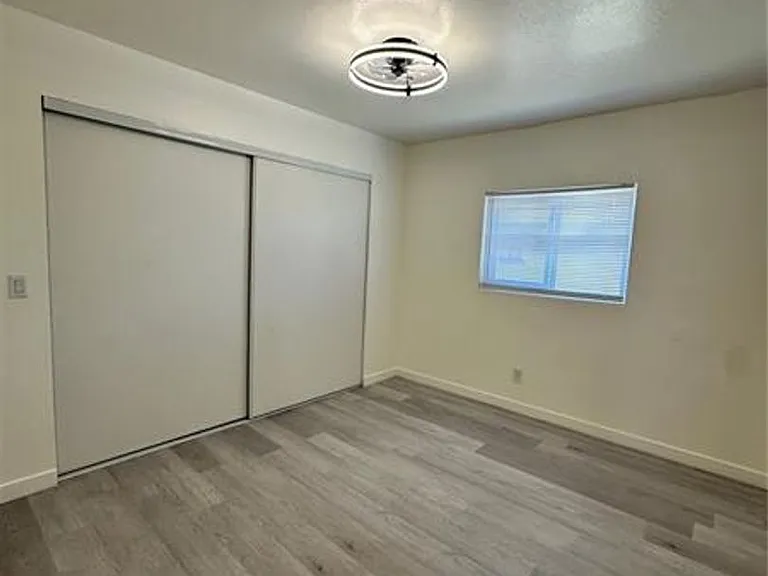 4920 Stanley Ave — Photo 37