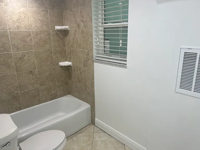 1964 Alamanda Dr #5 — Photo 7