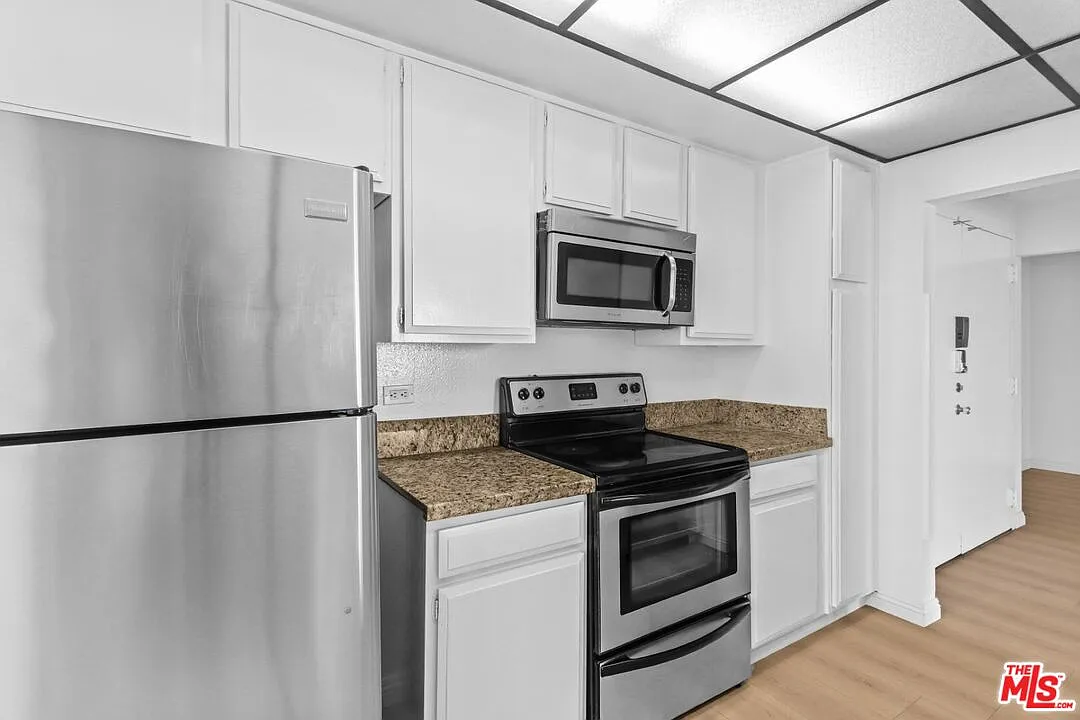 2 bed, 2.0 bath, 1340 sqft, $4,500 — Photo 4