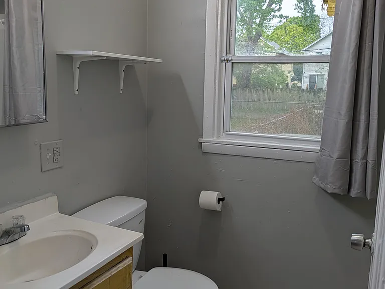 105 Woodward St #L — Photo 8