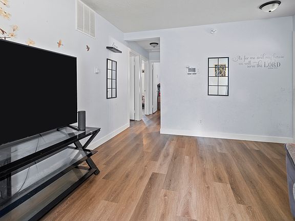 5th image of 2822 Walker Ave