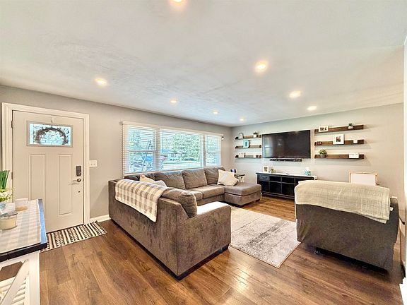 2nd image of 2015 Murphy Woods Rd