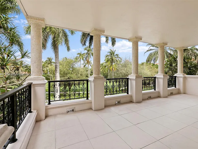19127 Fisher Island Dr #19127 — Photo 32