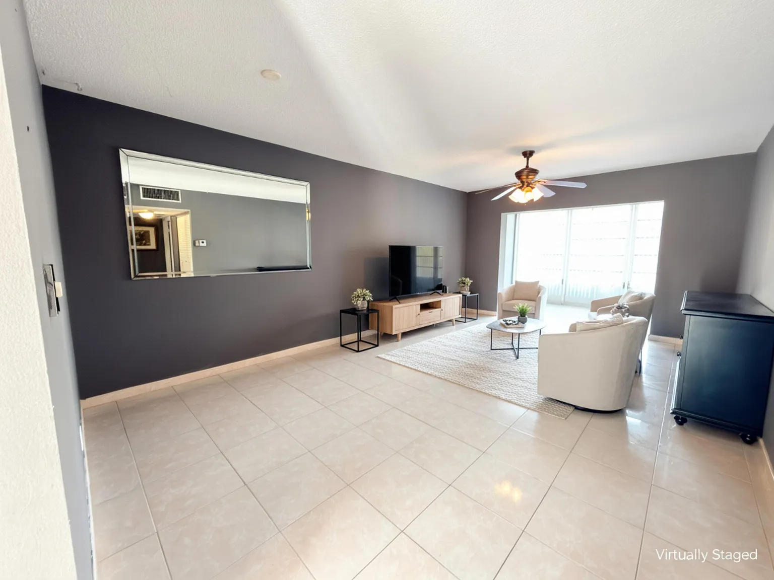 2 bed, 2.0 bath, 944 sqft, $2,050 — Photo 2