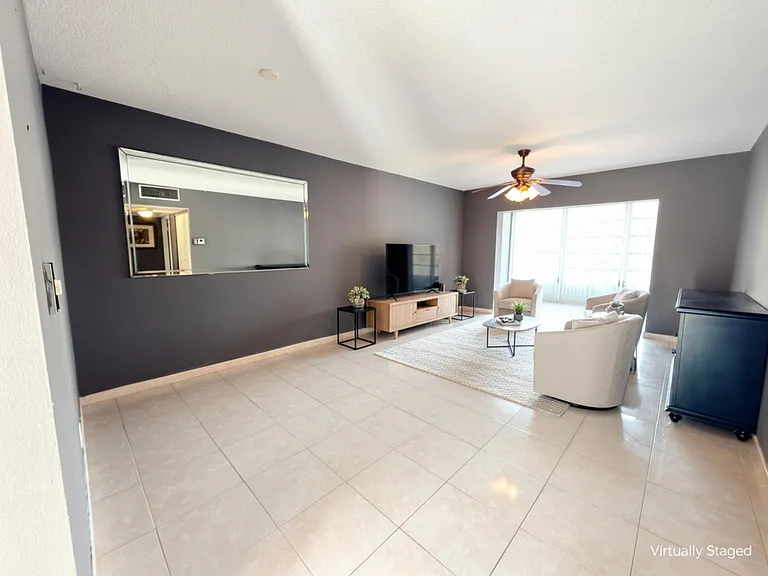 5041 W Oakland Park Blvd #111 — Photo 2