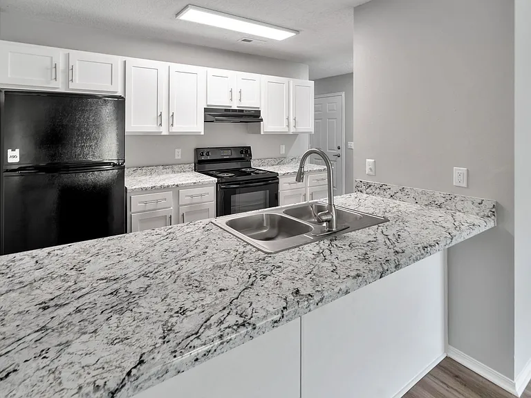 1665 N Boxley Ave — Photo 6