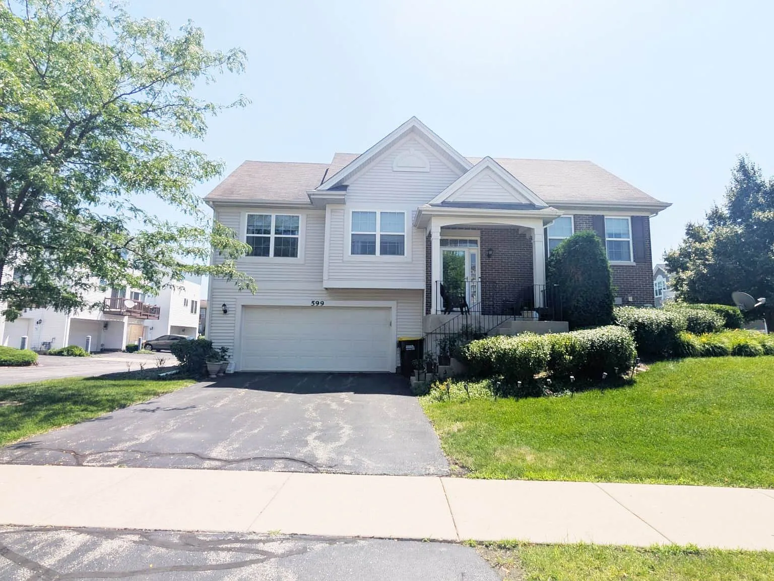3 bed, 1677 sqft, $2,700 — Photo 2